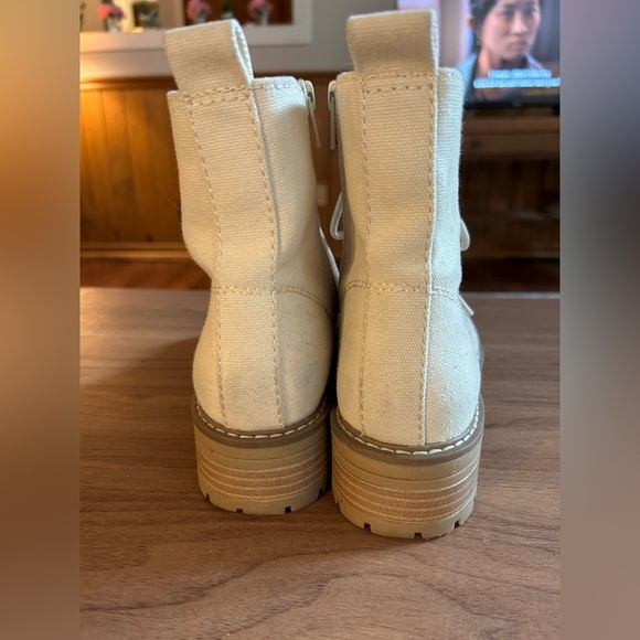 Combat style boots, cream color, women’s size 6-1/2, lace up, Universal Thread - Picture 3 of 6